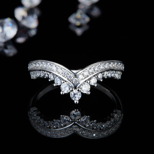 Design V Crown Row Ring White Gold Plated Moissan Diamond Women's 925 Silver Ring R0197